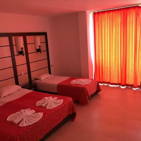 Red House ساني بيتش