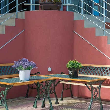Red House فندق *